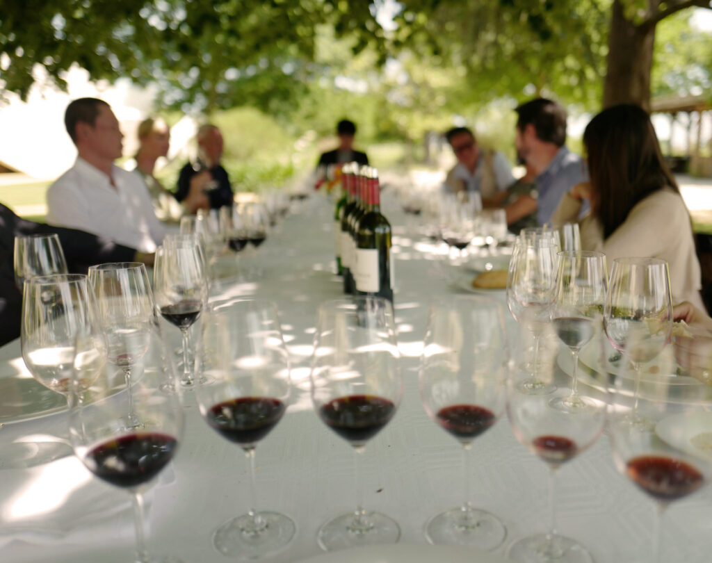 joyeuse provence seminaires mosaique degustation vin jennifer yung unsplash